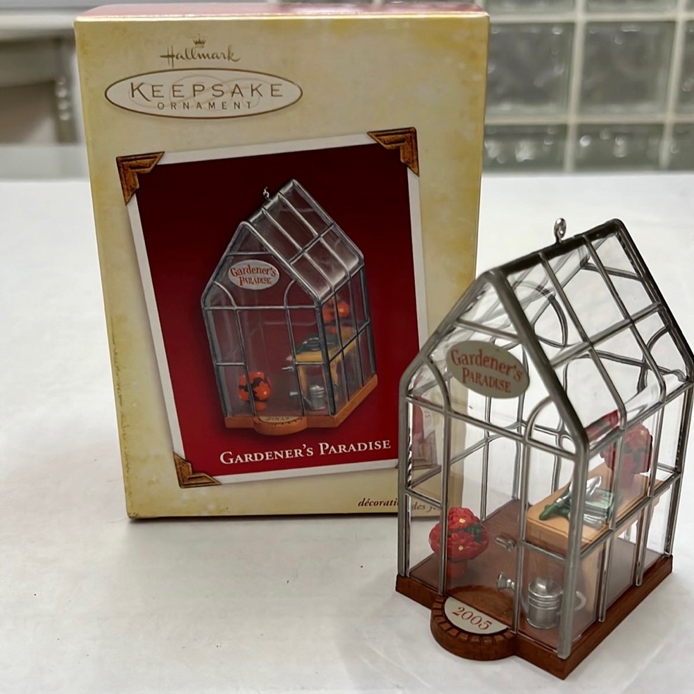 Hallmark Ornament
Gardeners Paradise
Circa 2005